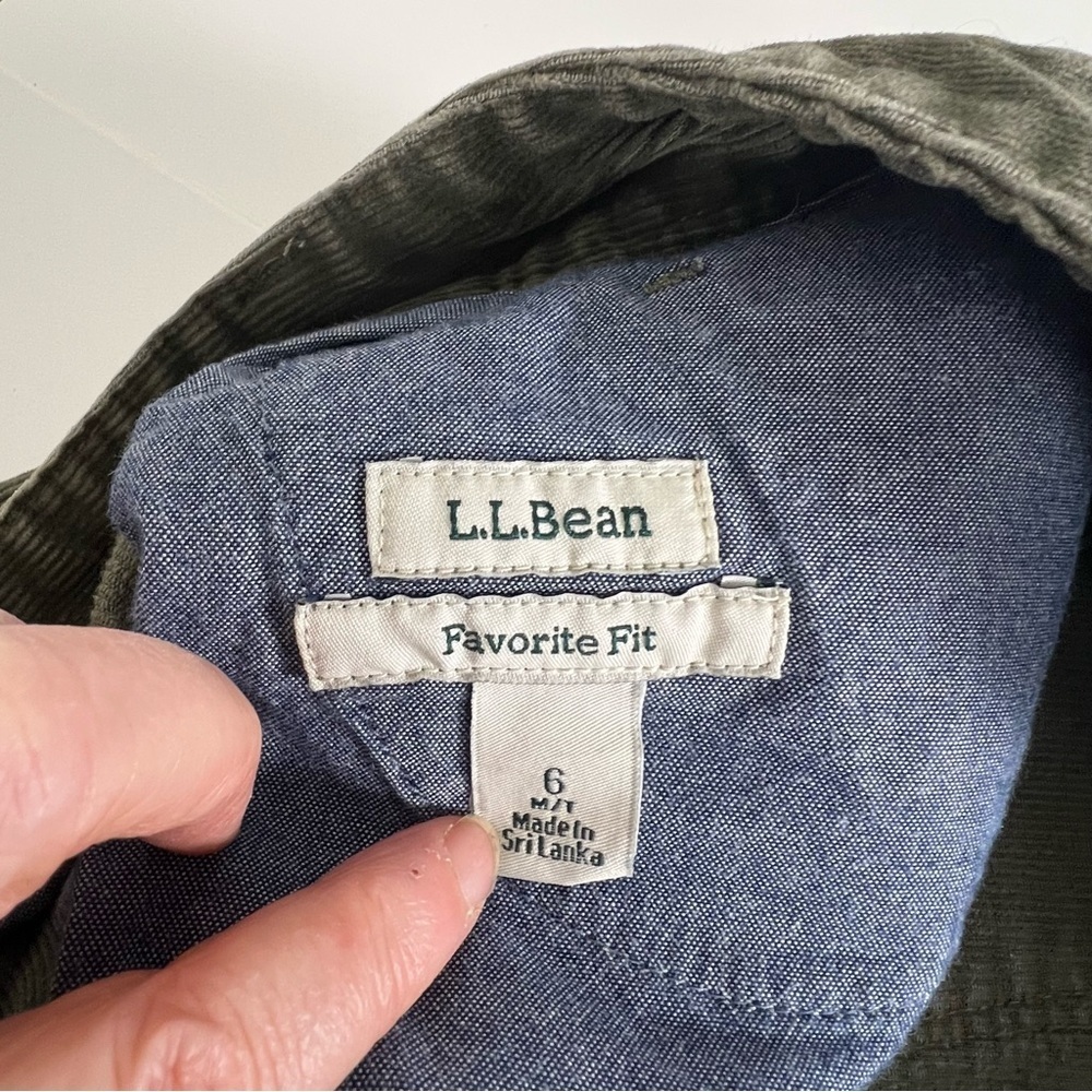 L.L.Bean Favorite Fit corduroy pants in size 6 Medium Tall (M/T) for women. - Picture 4 of 10